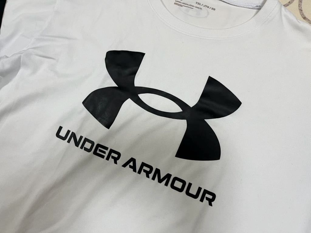 UNDER ARMOUR プリント薄手キッズ半袖Tシャツ160 YXL ホワイト スポーツウェア 補修跡あり_拡大