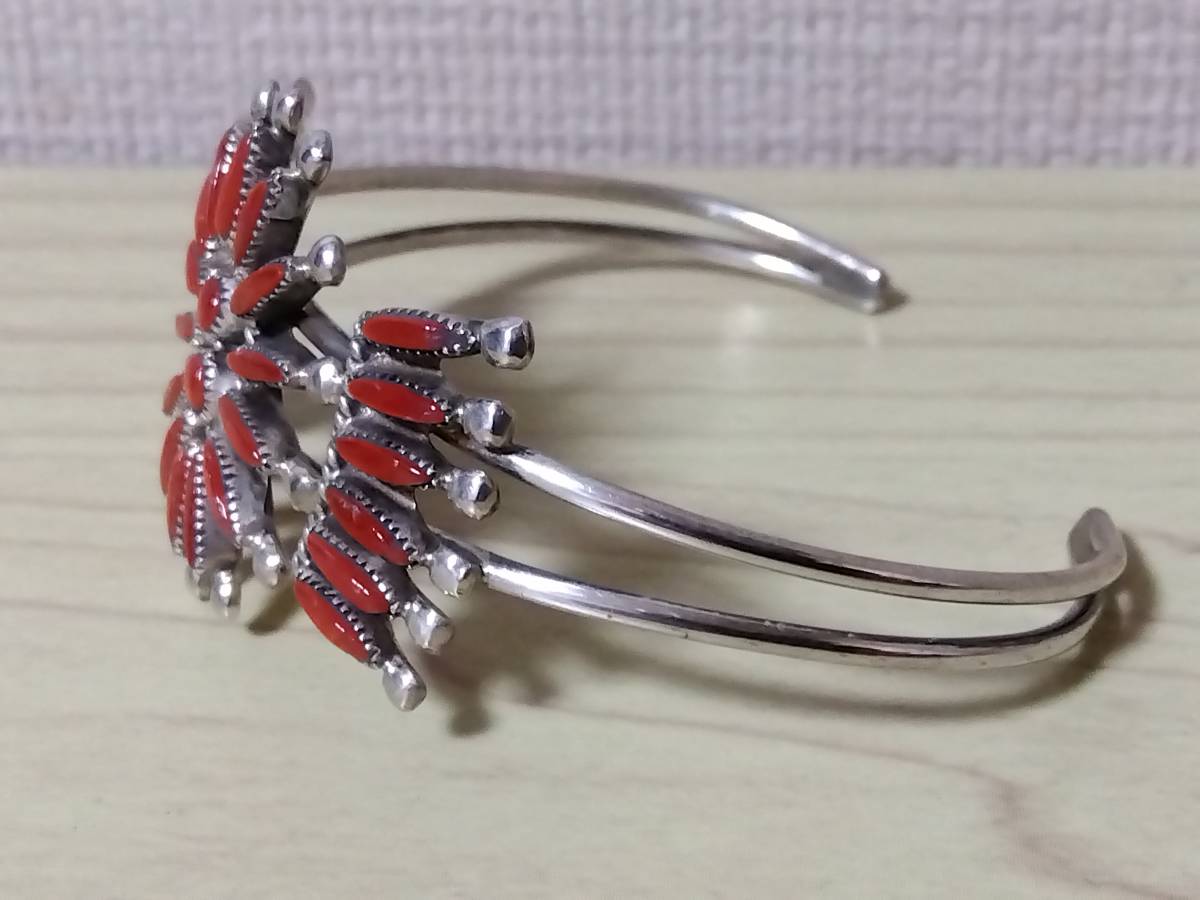 即決00 シルバー925 インディアンジュエリー コーラル 珊瑚 バングル ズニ ※石取れ箇所あり - コーラル、サンゴ 即決00 シルバー925 インディアンジュエリー コーラル 珊瑚 バングル ズニ ※石取れ箇所あり - コーラル、サンゴ