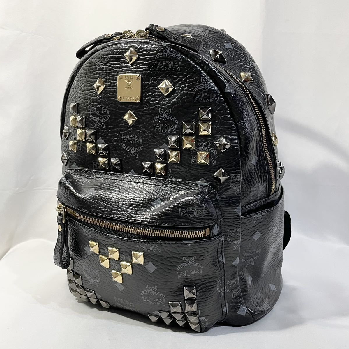 美品】 正規品 MCM エムシーエム リュック スタッズ 黒 ブラック