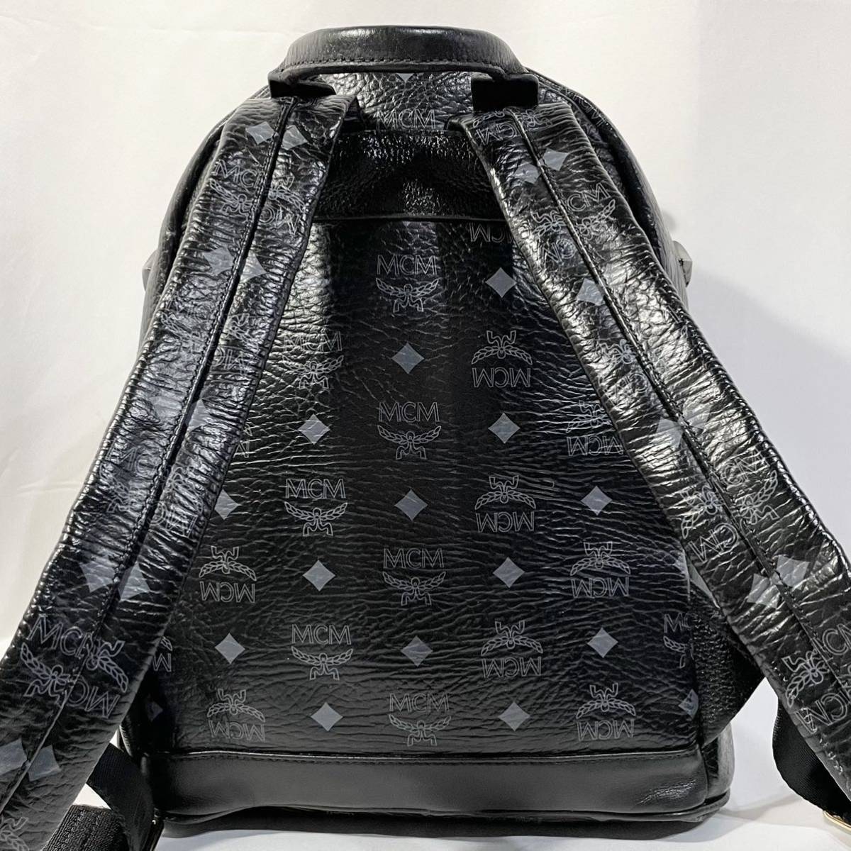 美品】 正規品 MCM エムシーエム リュック スタッズ 黒 ブラック 美品】 正規品 MCM エムシーエム リュック スタッズ 黒 ブラック