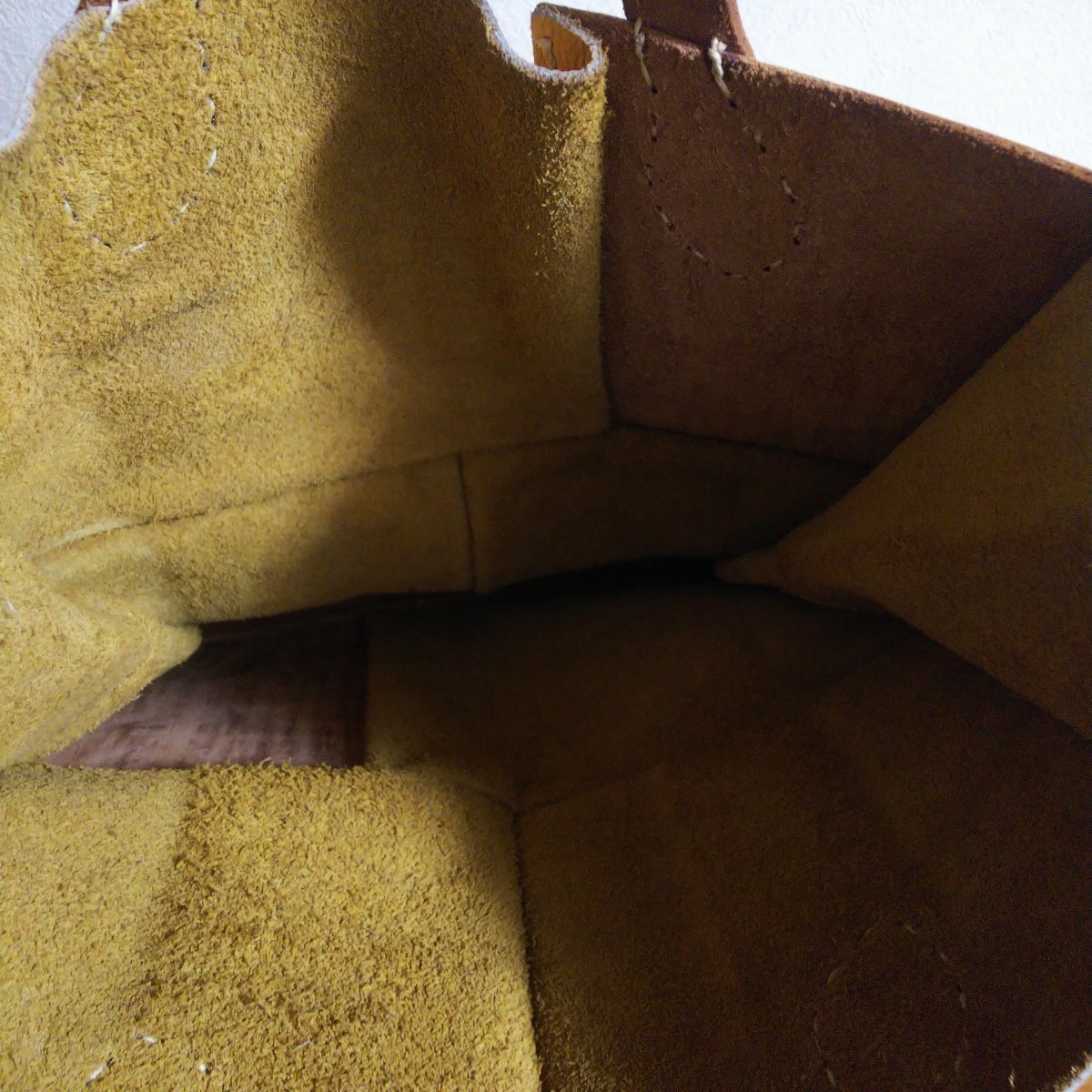 バリ島 ウブドのオシャレ雑貨屋さん【nanan】の 手作り革 黄色トート _画像4