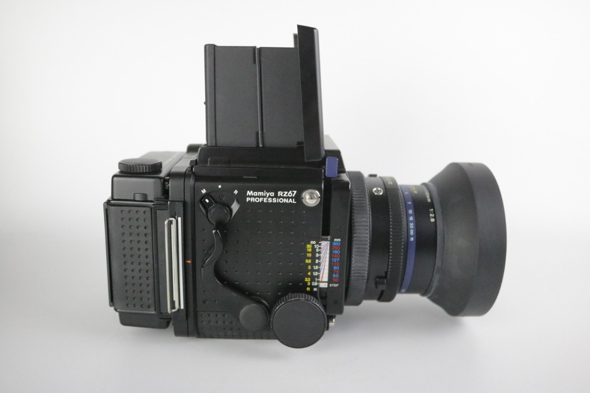 中古 Mamiya マミヤ RZ67 PROFESSIONAL/レンズ MAMIYA-SEKOR Z 110mm f/2.8 120フィルムバック 中判フィルムカメラ 現状品 一眼 ボディ_画像2