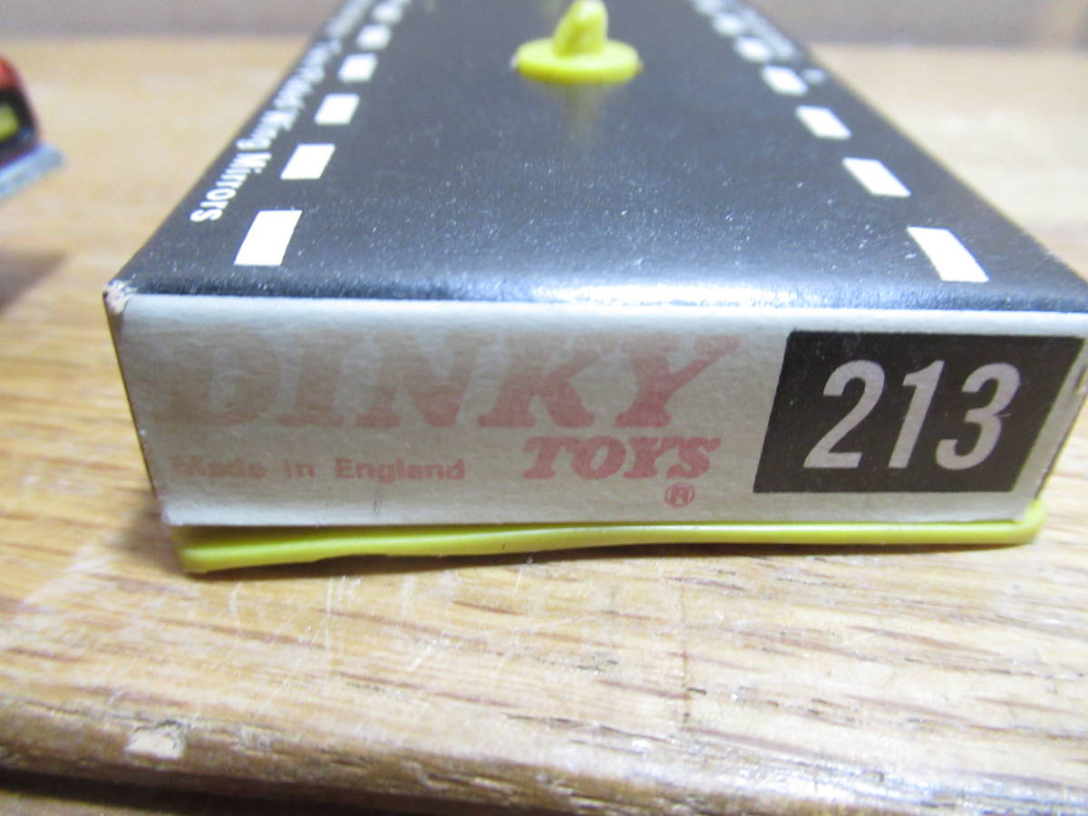 DINKY TOYS　No.213　 Ford ... ... машина 　 винтаж  миникар (Minicar) 　 пластиковый корпус   идет в комплекте 　 стекло  глаза  　FORD CAPRI