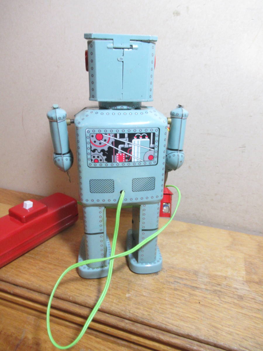  жестяная пластина. робот дистанционный пульт с электроприводом HAHATOY без коробки .