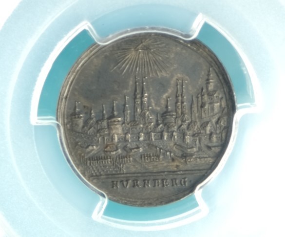 【唯一鑑定】ドイツ 1800 ニュルンベルク 都市景観 ダカット銀貨 パターン（試鋳）貨・銀打ち PCGS AU55 最高鑑定 現存1枚 フリーメーソン_画像4