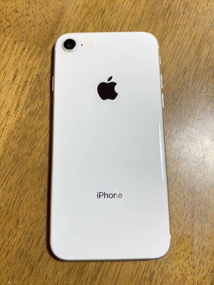 送料無料 au Apple iPhone8 64GBホワイト中古 本体 白ロム　SIMフリー　訳あり品　　 _画像4