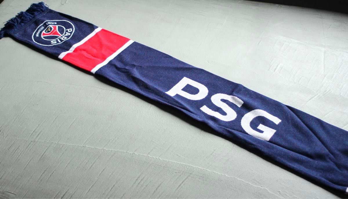 パリ・サンジェルマン PSG サッカーマフラー 現地購入 ポーランド製