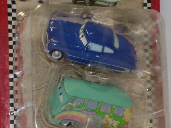 ☆DisneyStore Collector's Cars Doc Hudson & Fillmore_画像2