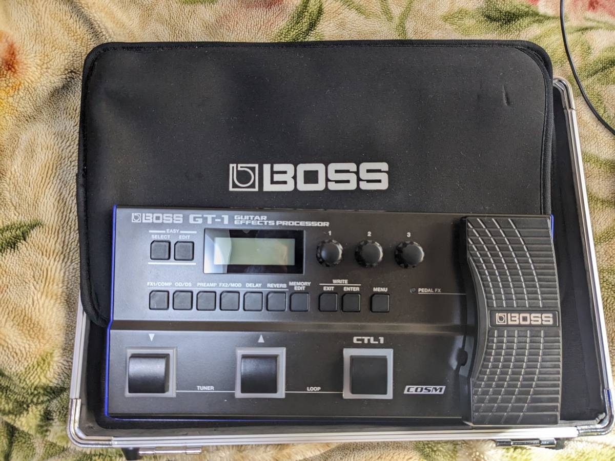 BOSS GT-1 Guitar Effects Processor 中古　ケース　アダプター付_画像3