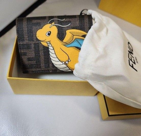 FENDI FRGMT POKMON ブラウンFFファブリック 財布 カイリュー FENDI FRGMT POKMON ブラウンFFファブリック 財布 カイリュー