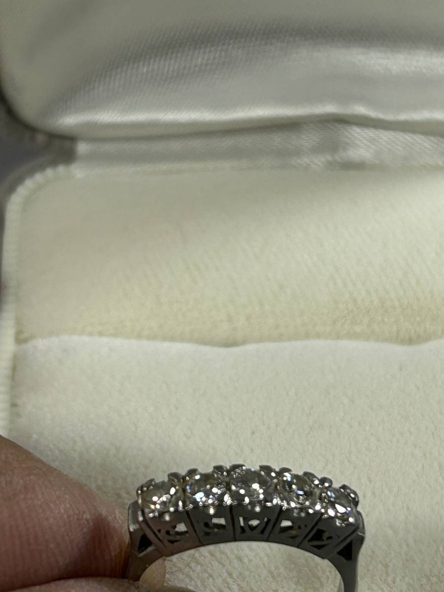 Pt900 0.53 刻印有り プラチナ台座 に ダイヤモンド 0.53ct 使用の リング 総重量 4.5g 台座に 擦れ 汚れ 三番目のダイヤに小傷有り_画像8