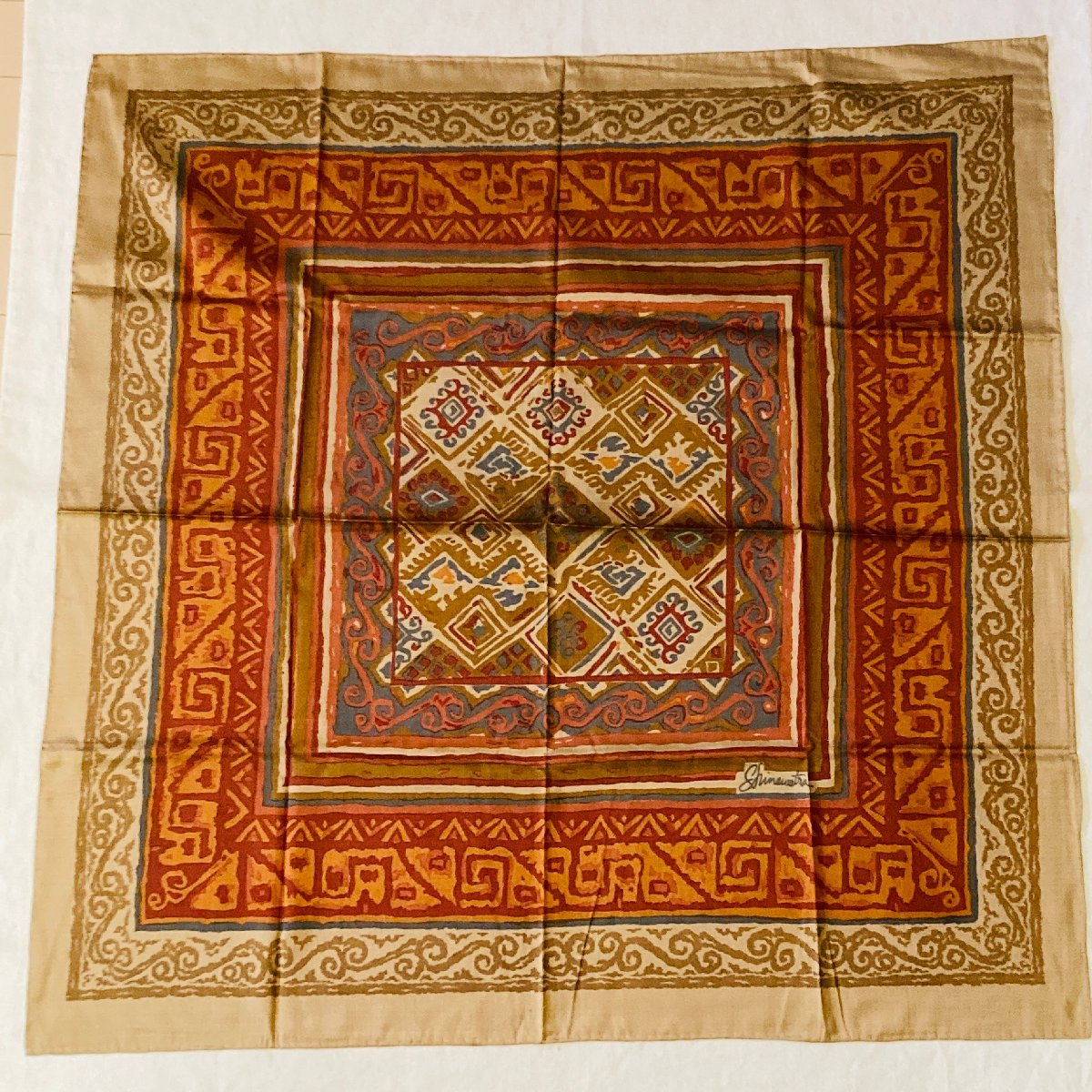 Shimawatra　MADE IN THAILAND/タイ製　シルク/SILK 100%　レディース 大判 スカーフ　バッグスカーフ　ブラウン系_画像2