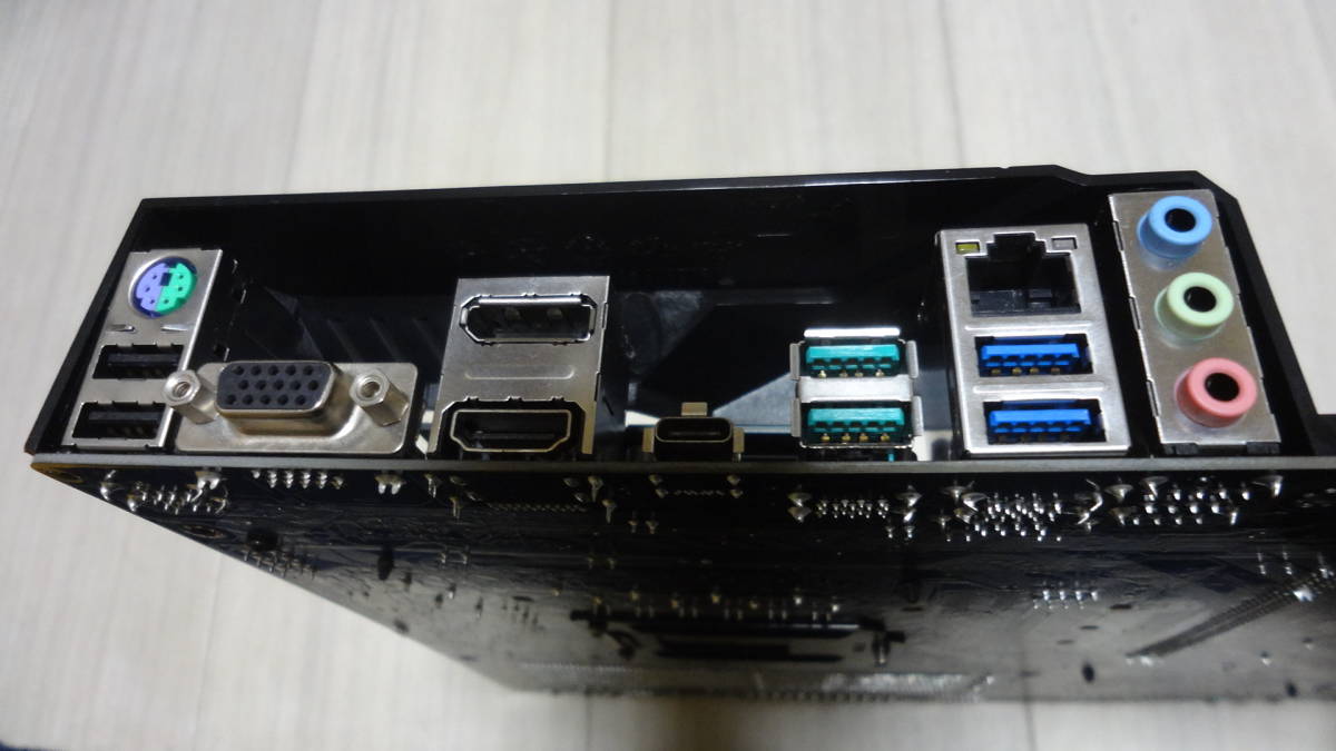 ASUS TUF H370 PRO GAMING ATXマザーボード CPUソケット：LGA1151 中古 付属品I/Oパネル・ネジ・SATAケーブル その3_画像6