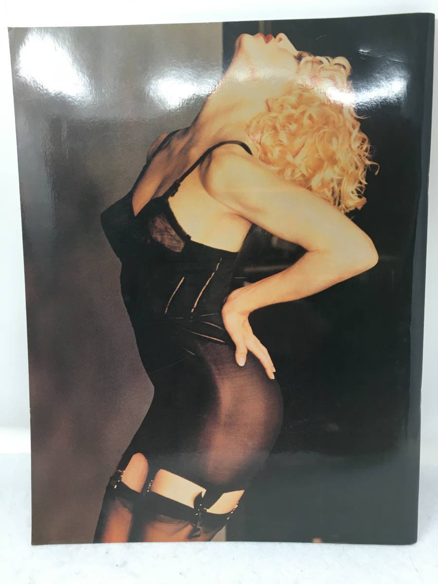 CY-303 Madonna マドンナ 1990年 Blond Ambition Tour 日本公演ツアーパンフレット 写真集 大型_画像2