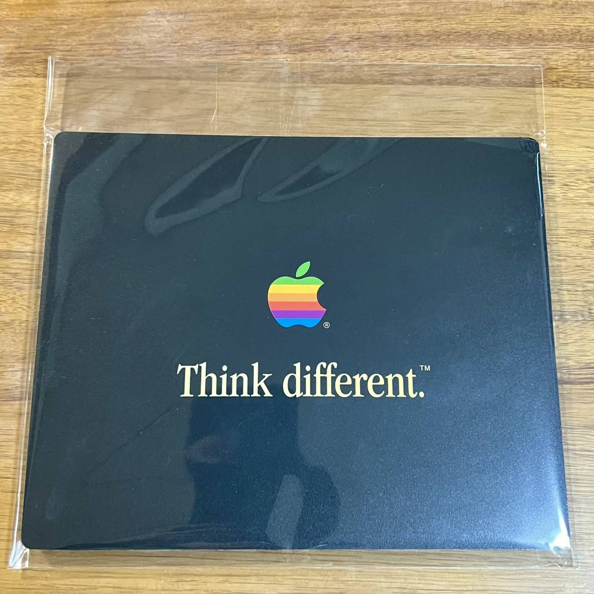  レア Think Different Apple Computer マウスパッド アップル コンピューター レインボー ロゴ 非売品 ノベルティー 販促_画像1