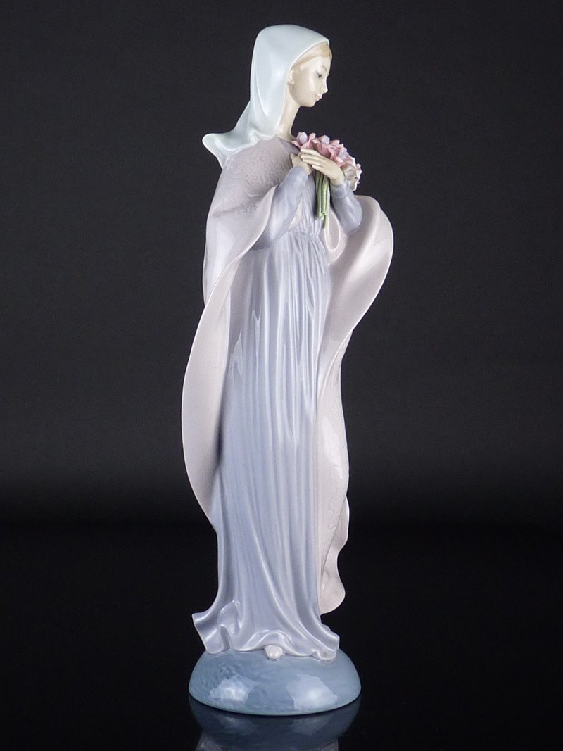 【都屋】24　リヤドロ 花束を持つ婦人 高さ 約31.5cm 幅 約13.5cm×約8.5cm LLADRO フィギュリン 陶磁器 人形 西洋 女性 置物_画像3