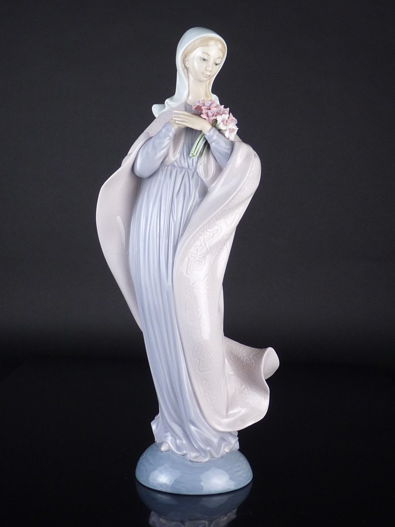 【都屋】24　リヤドロ 花束を持つ婦人 高さ 約31.5cm 幅 約13.5cm×約8.5cm LLADRO フィギュリン 陶磁器 人形 西洋 女性 置物_画像2