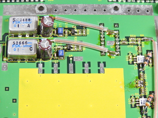 【HPマイクロ波】マイクロ波機器取外し部品取り基板(11) UPG101(3GHzAMP) VCO(2.488GHz/2.666GHz) TOYOCOM TCO-211B1他 動作不明ジャンク品_画像8