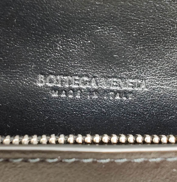 【新品】ボッテガヴェネタ 二つ折り長財布 ブラック ナッパレザー イタリア製の画像7