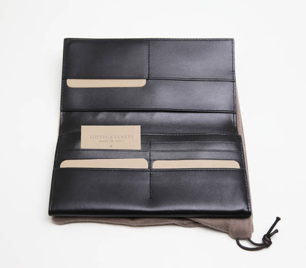 【新品】ボッテガヴェネタ 二つ折り長財布 ブラック ナッパレザー イタリア製の画像6