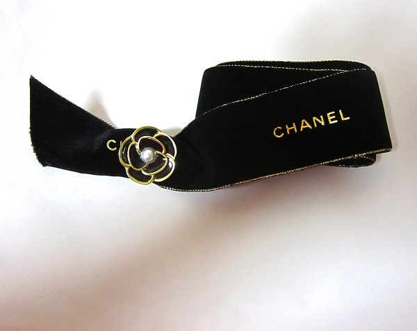 CHANEL/クリスマス限定/リボン＆チャーム/カメリア/非売品/美品/お買い得_画像2