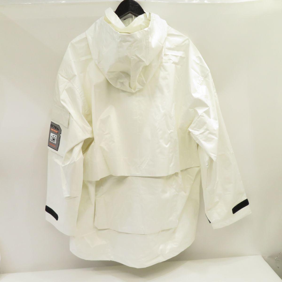 131 MISHKA ミシカ リフレクト ロゴ フード ナイロンジャケット XLサイズ ホワイト ※中古_画像2