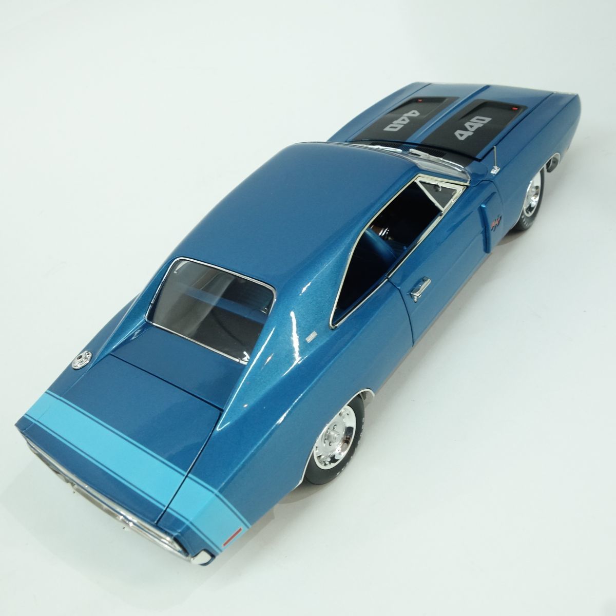 074 auto world AMERICAN MUSCLE 1/18スケール 1970 Dodge Charger ダッジ チャージャー R/T SE ミニカー　※中古_画像3