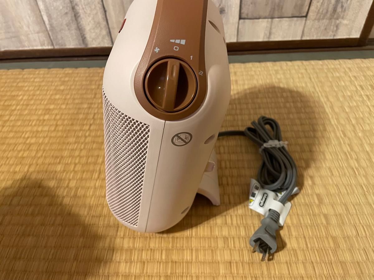 デロンギ カスプーラ セラミックファンヒーター HFX30C11-PK デロンギ カスプーラ セラミックファンヒーター HFX30C11-PK