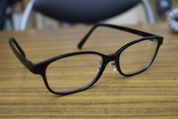 おしゃれ JINZメガネ 艶あり黒 すっきりシンプルなデザインの画像1