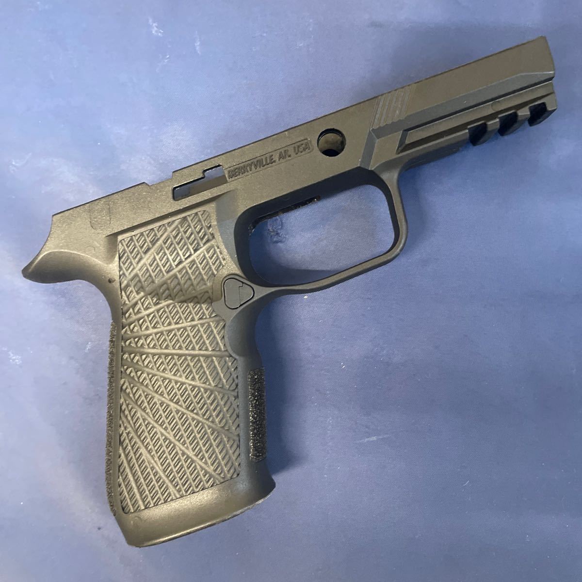 Para Bellum パラベラム　SIG P320 Wilson combatグリップフレーム　ブラック　VFC M17M18 中古美品_画像2