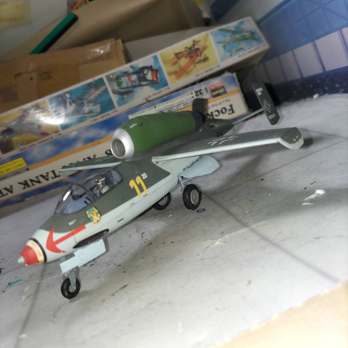 1/48 ドイツ空軍　He162サラマンダー完成品_画像6