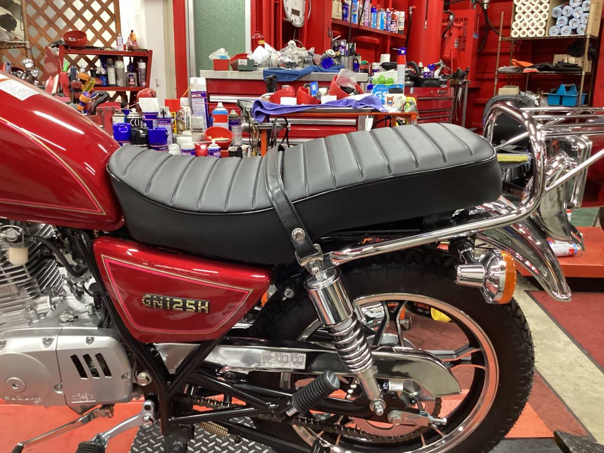 スズキ GN125H シート 黒黒PP 防水タックロール カスタムシート 検 SUZUKI GN125 GN125-2F タックロール ローシート フラットシート_画像1