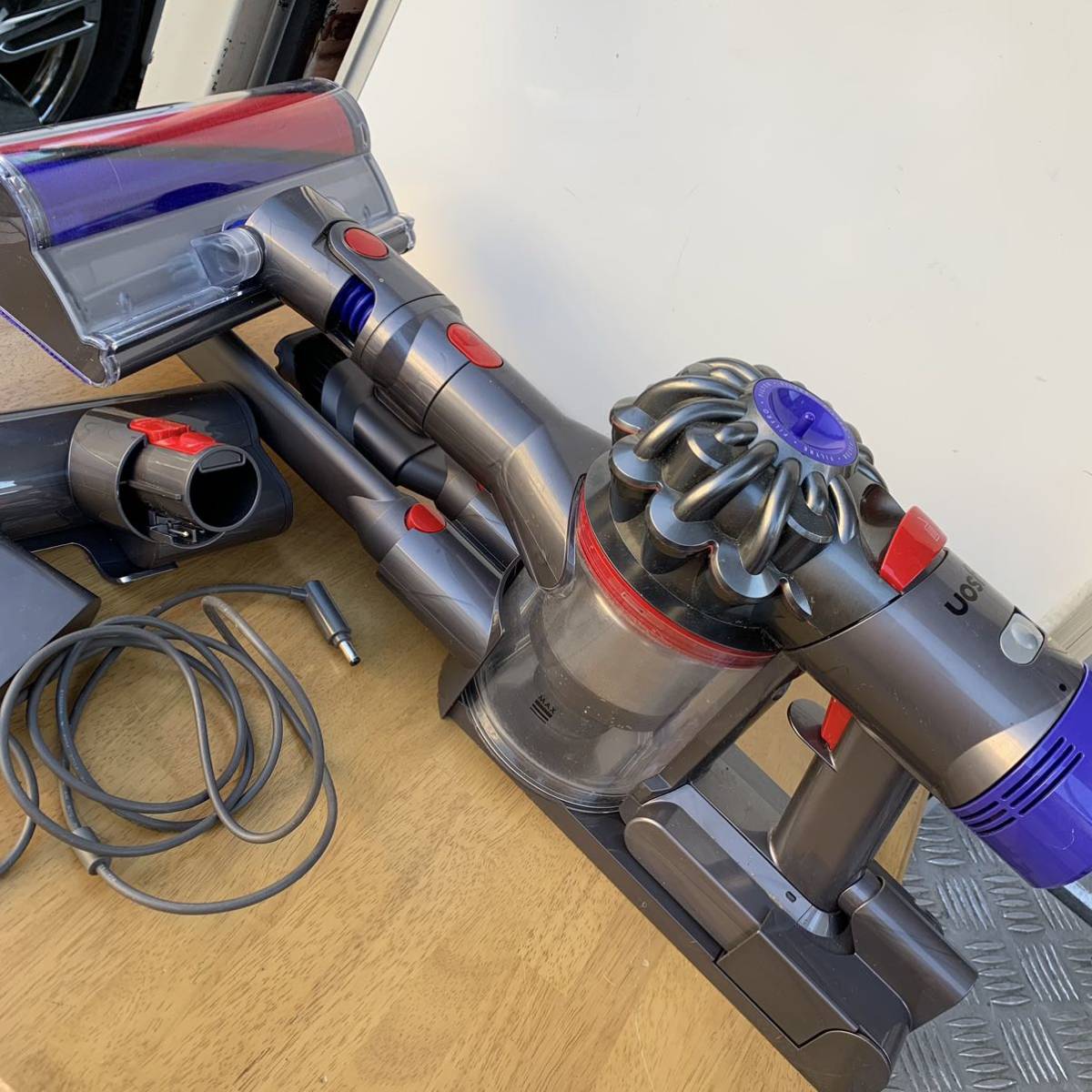 【中古】 dyson ダイソン コードレスクリーナー V7fluffy フラフィ