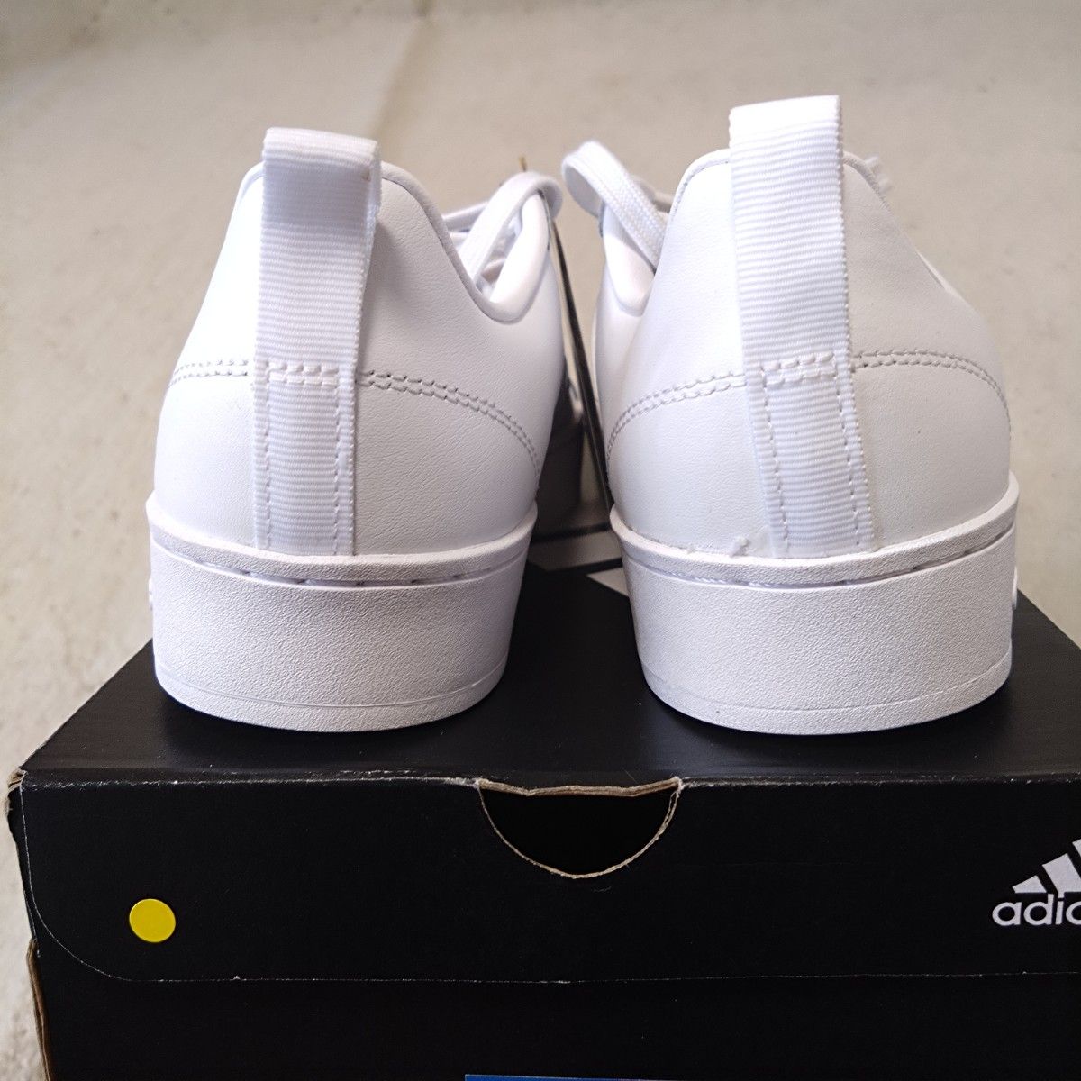 adidas スニーカー レディース 白 新品未使用】アディダスレディーススニーカー25白 GZ4057箱付き