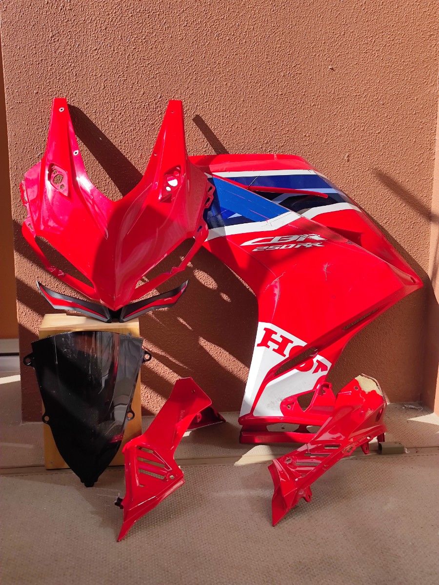 CBR250RR mc51 純正カウルセット 傷ありバイクカウル ニダボ CBR250RR mc51 純正カウルセット 傷ありバイクカウル ニダボ