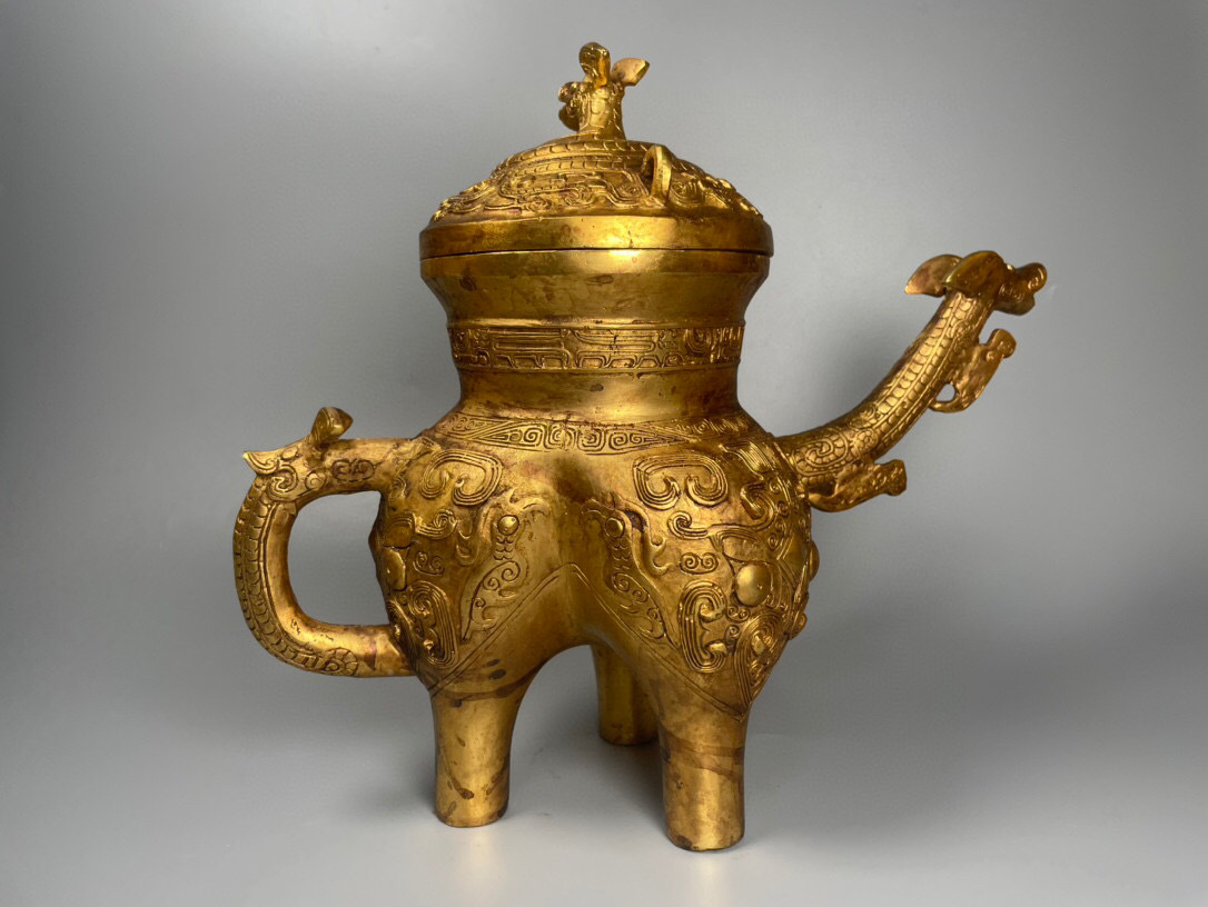 【超珍館蔵】銅製 塗金 三足壺 置物 古賞物 古美術品 稀少珍蔵品 【超珍館蔵】銅製 塗金 三足壺 置物 古賞物 古美術品 稀少珍蔵品