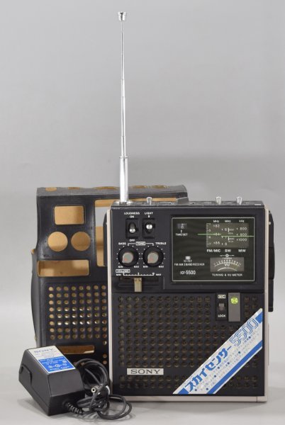 SONY ソニー スカイセンサー5500 ICF-5500 BCL ラジオ 動作品 AC-110 純正 ACアダプター ケース付 3バンドレシーバー FM MW SW Hb-92M_画像1