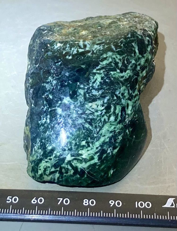 ミャンマー産天然本翡翠原石471g１面磨き済み［JADEITE］綺麗^ ^高品質^ ^_画像8