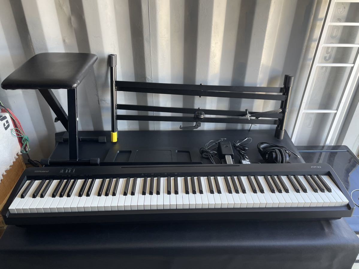 美中古品☆Roland (ローランド) FP-10-bk 電子ピアノ 付属品あり スタンダード鍵盤 キーボード コンパクト 直接引取 栃木県内配送可能 楽器_画像1