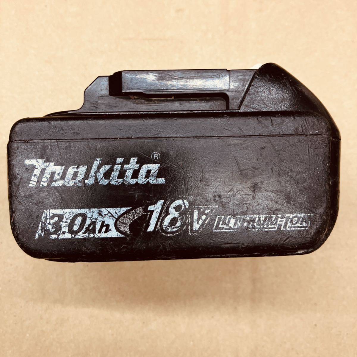 332 中古 純正品 マキタ 充電池 18V 3.0Ah BL1830B リチウムイオン バッテリー makita_画像1