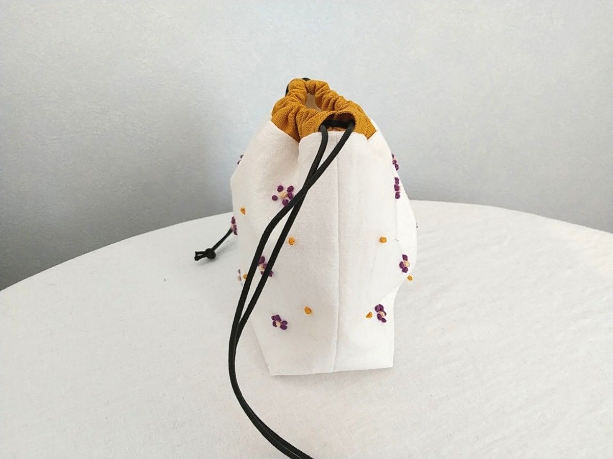小花刺繍 コットンリネンの巾着 ハンドメイド