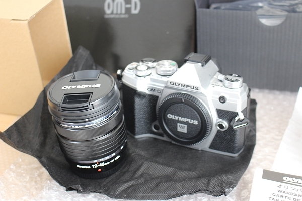 ★展示機！OM-D E-M5 Mark III 12-45mm F4.0 PROキット [シルバー]★_画像7