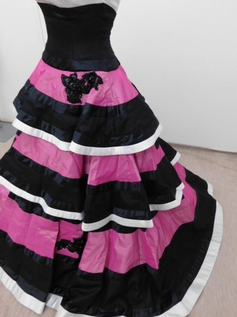 〔楽布〕P27159 「クラウディア」ウエディングドレス カラードレス ブラック ピンク ｃの画像2