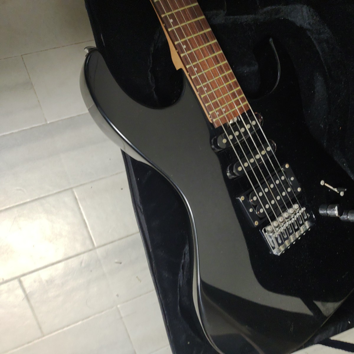 Washburn  X-series エレキギター 中古 ブラック ケース付きの画像3