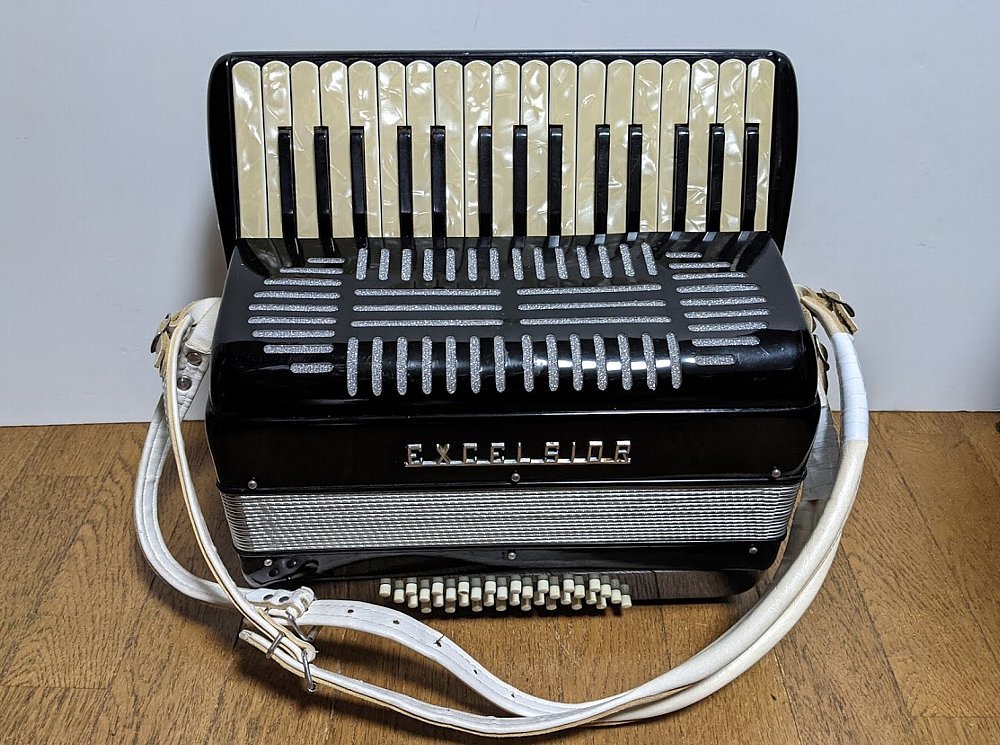  accordion small size . light weight EXCELSIOR 536 beautiful goods Used