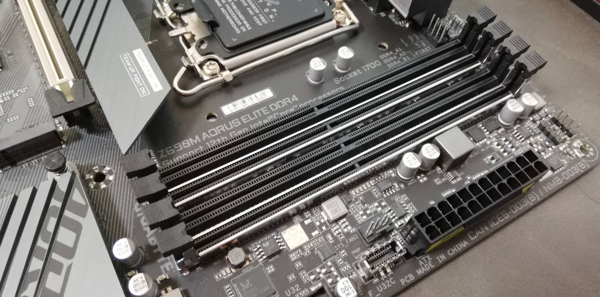 GIGABYTE Z690M AORUS ELITE DDR4 LGA1700　使用半年ほど動作品　箱付属品あり_画像5