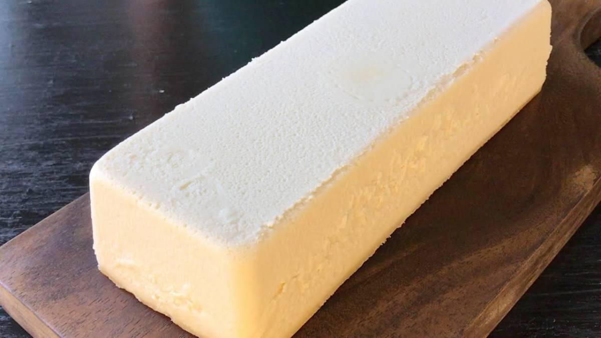 濃厚チーズテリーヌホワイトショコラ【20㎝×7㎝】1個　新触感　人気上昇中_画像1