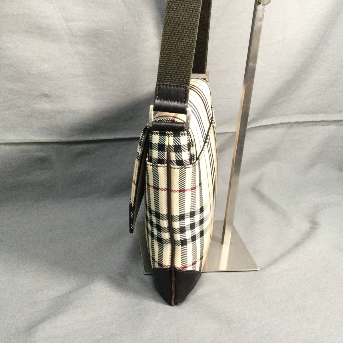 1/23　256586　BURBERRY　ノバチェック　ベージュ×ブラウン　キャンバス　レザー　斜め掛け　ショルダーバッグ　バーバリー_画像3