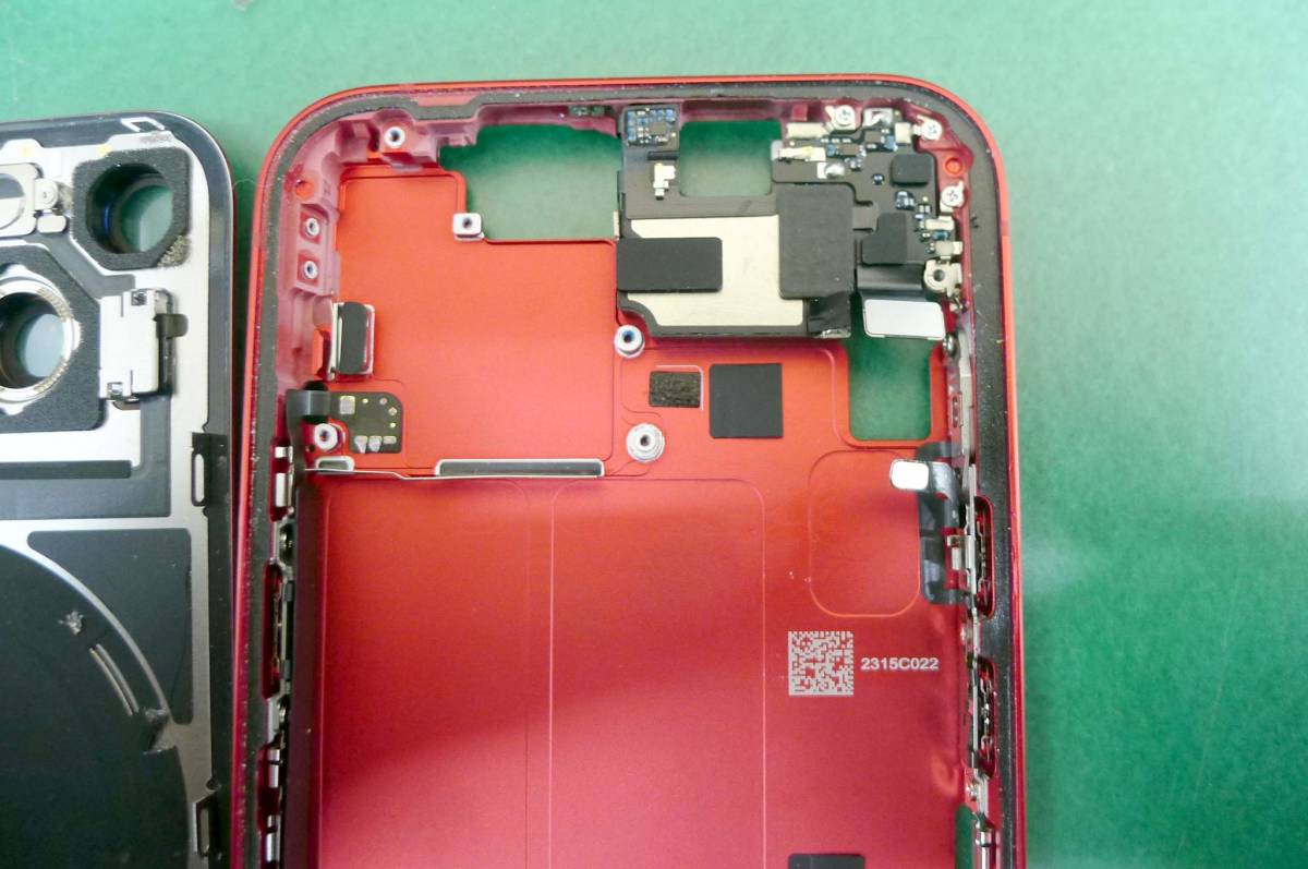 T10765pジャンク スマートフォンパーツ iPhone14 6.1インチ 外装・カメラパーツ 修理等交換部品にどうぞ_画像3