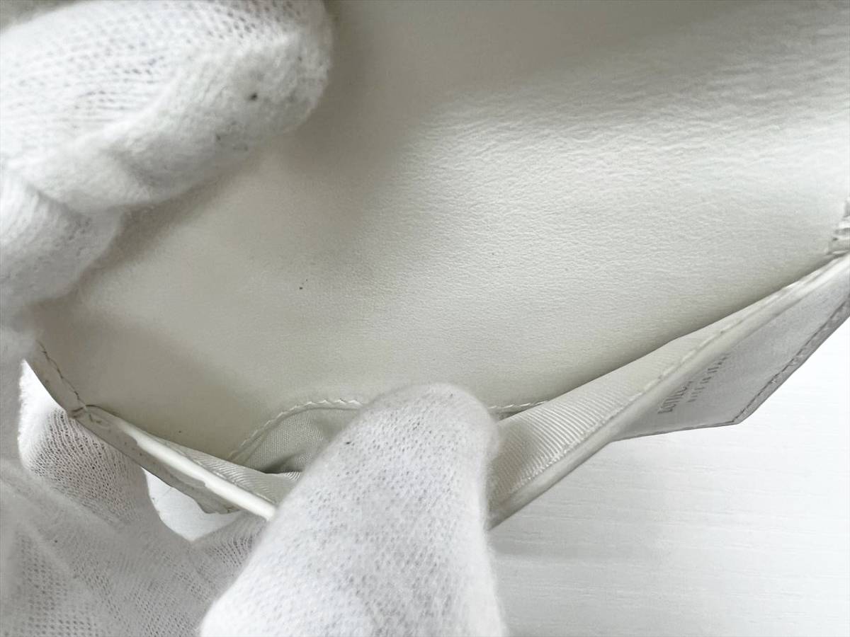 現行 美品 Bottega Veneta ボッテガヴェネタ カセット 二つ折り 現行 美品 Bottega Veneta ボッテガヴェネタ カセット 二つ折り